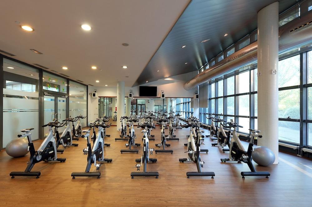 Eurostars Suites Mirasierra Мадрид Екстериор снимка The gym at the University of Bath