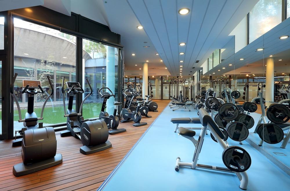 Eurostars Suites Mirasierra Мадрид Екстериор снимка A gym in a hotel