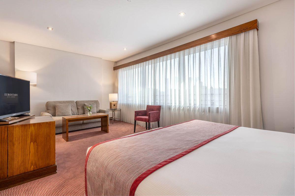 Eurostars Suites Mirasierra Мадрид Екстериор снимка A room at the hotel