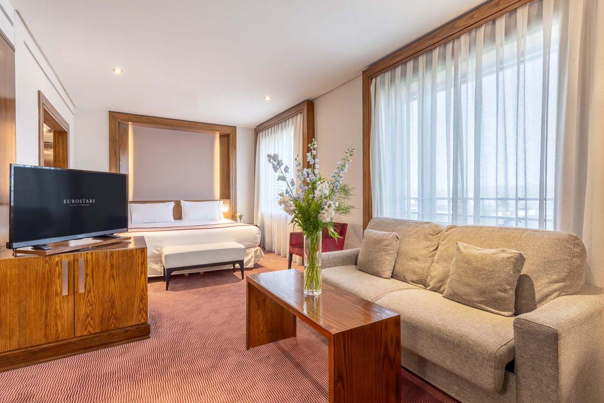 Eurostars Suites Mirasierra Мадрид Екстериор снимка A suite at the hotel
