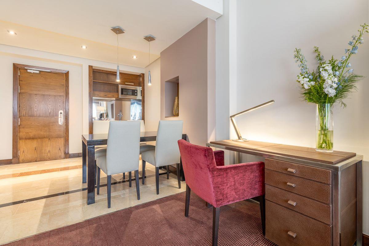 Eurostars Suites Mirasierra Мадрид Екстериор снимка A suite at the hotel