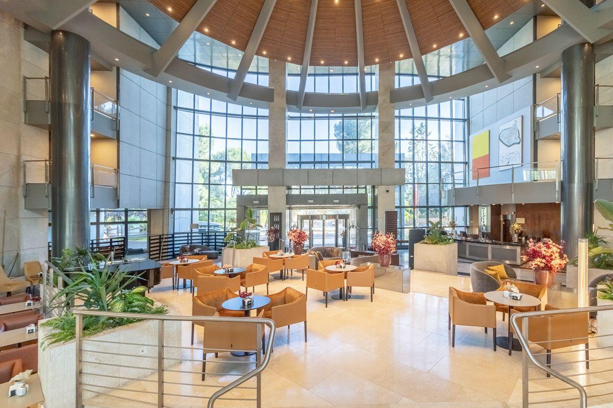 Eurostars Suites Mirasierra Мадрид Екстериор снимка The lobby of the hotel
