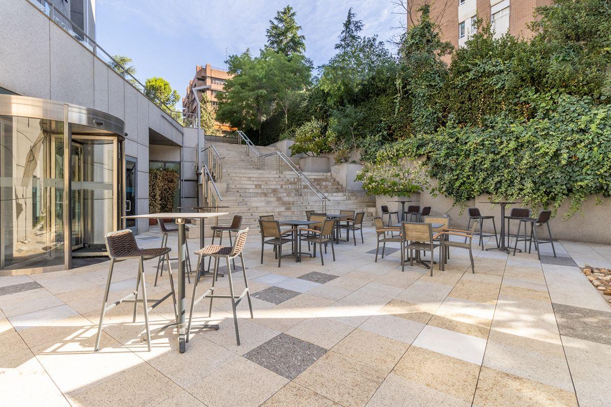 Eurostars Suites Mirasierra Мадрид Екстериор снимка The courtyard of the museum