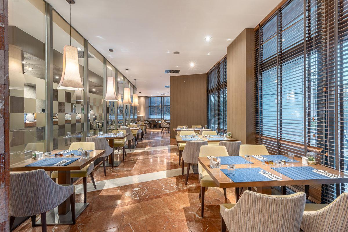 Eurostars Suites Mirasierra Мадрид Екстериор снимка The restaurant