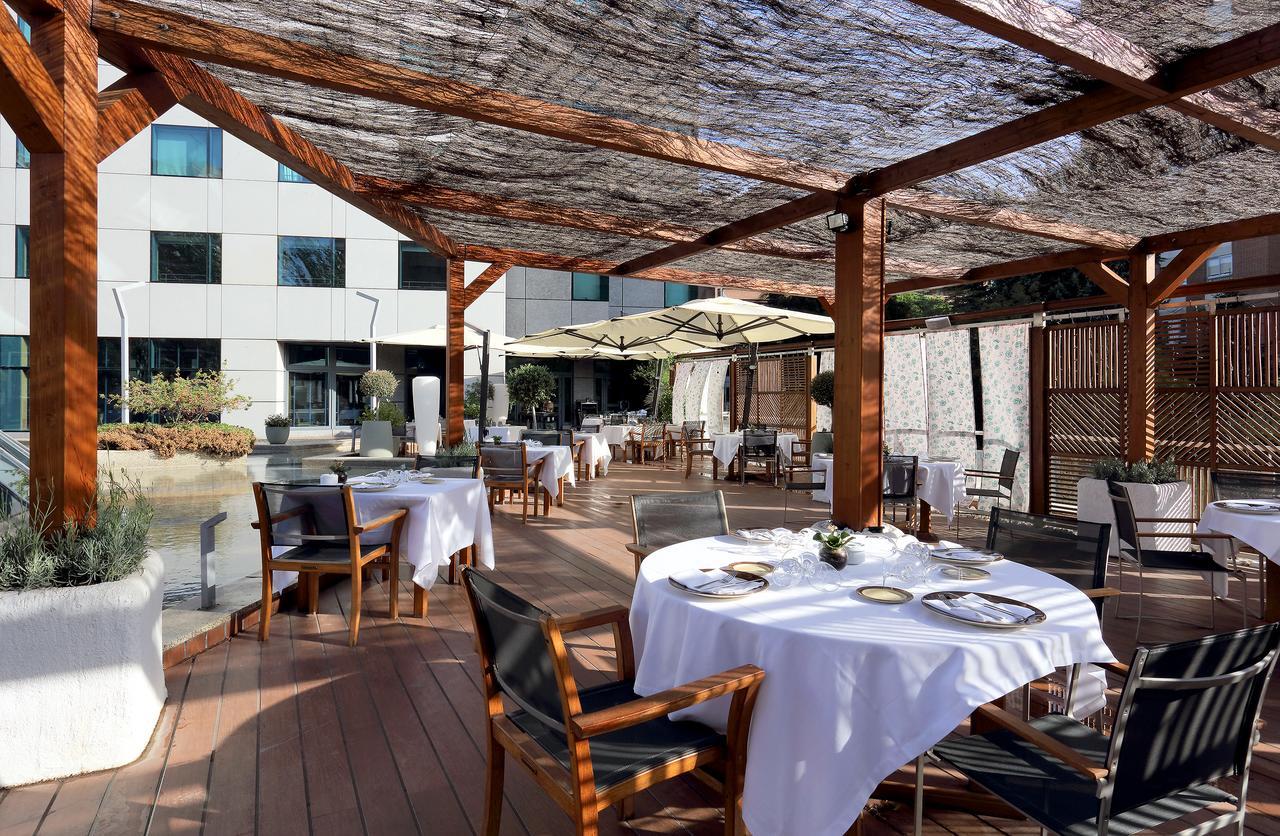 Eurostars Suites Mirasierra Мадрид Екстериор снимка Restaurant