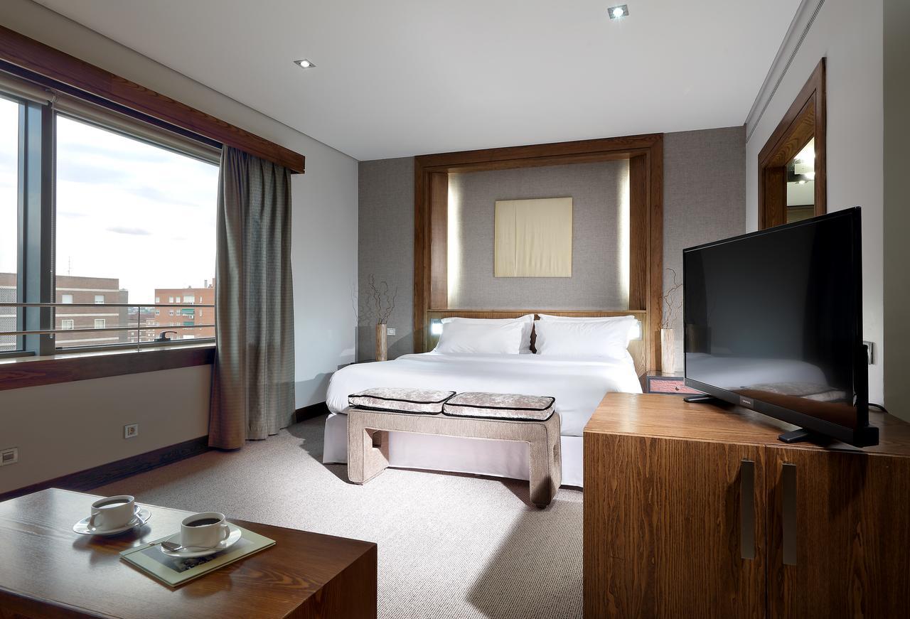 Eurostars Suites Mirasierra Мадрид Екстериор снимка A room at the hotel